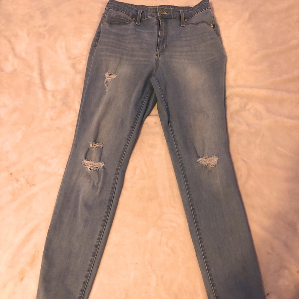 Semi distressed stretchy skinny jeans